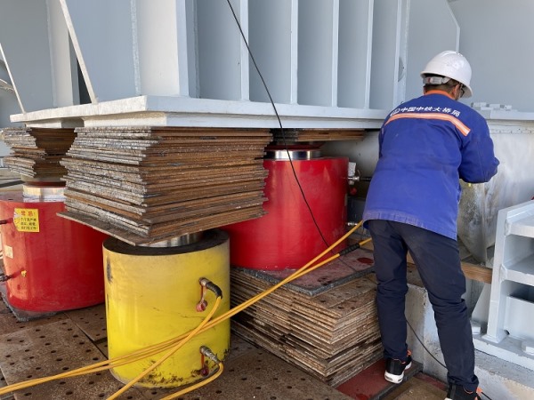 鄭濟鐵路站前ZPZQ-Ⅶ標段同步頂升