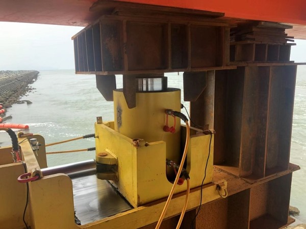 連云港徐圩港區(qū)液體散貨泊位區(qū)應(yīng)急消防通道2#號橋頂推