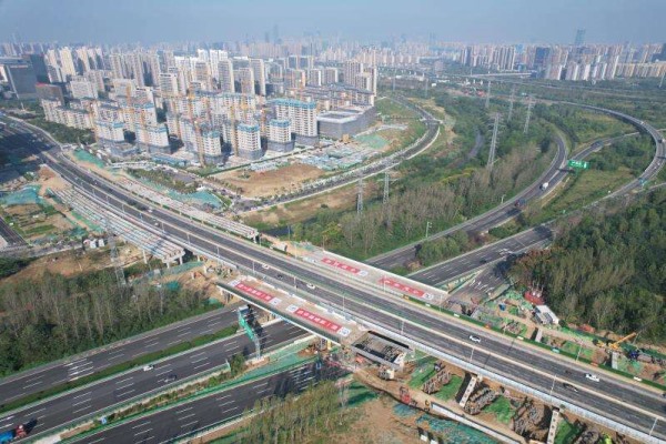 合肥繁華大道改擴建工程滬漢蓉橋頂推施工