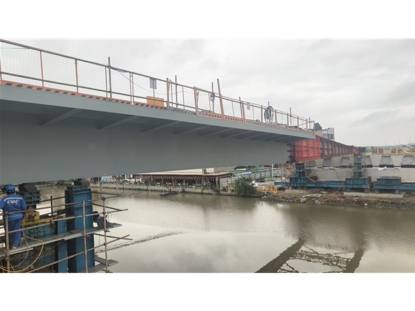 廣州南沙十四涌橋鋼桁梁頂推