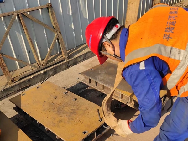 平路運河永福大橋鋼梁頂推