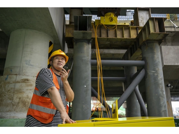 合肥繁華大道改擴建工程滬漢蓉橋頂推施工