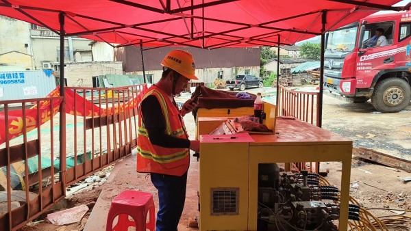 沈海線漳州龍海至詔安段擴容工程鋼梁安裝